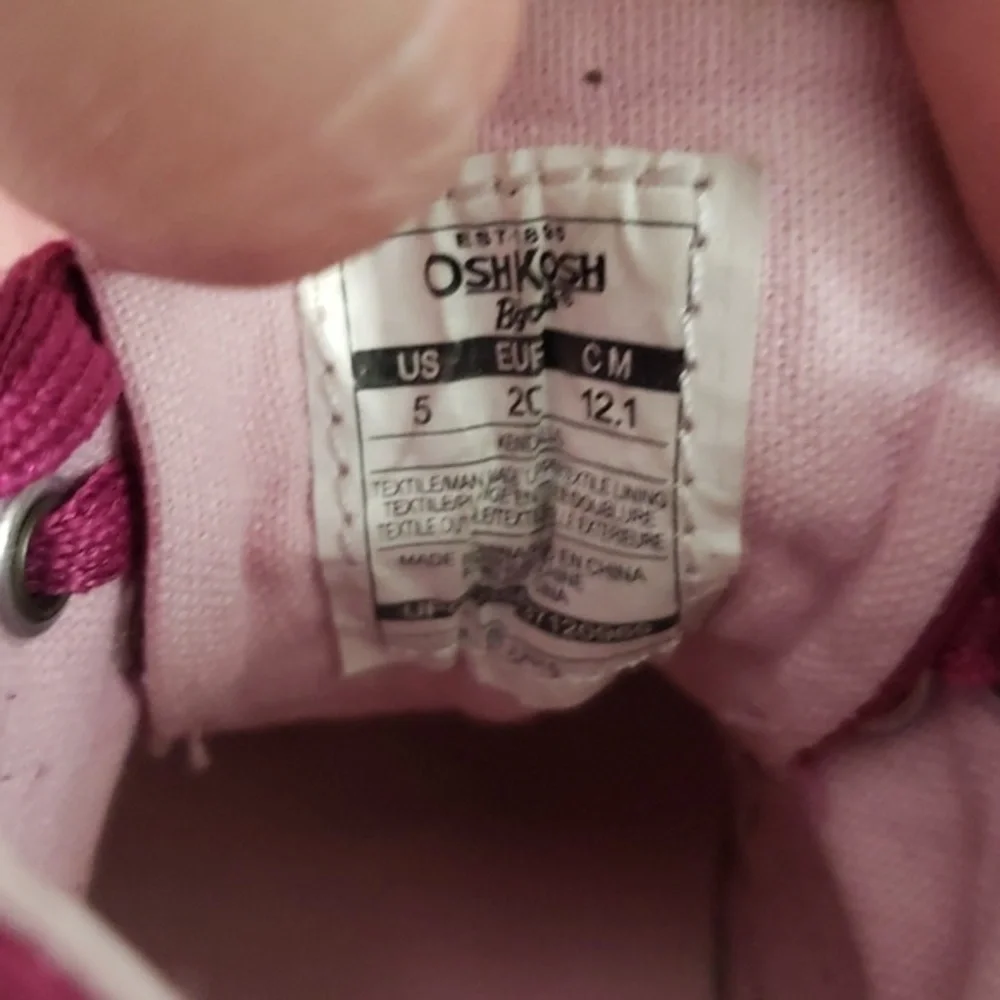 Oshkosh tennis‎ shoes size 5